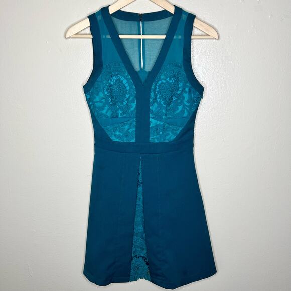 Adelyn Rae Fit & Flare Dress XS Teal Green Lace Embroidered Mini V-Neck Cocktail - Picture 1 of 12